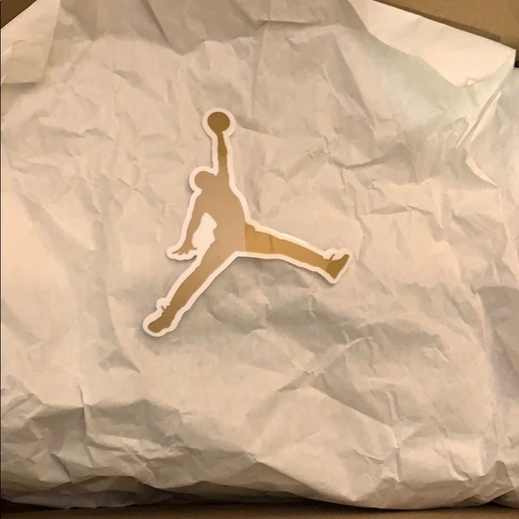 AIR JORDAN 1 MID SE GS (BLACK/METALLIC GOLD-WHITE) - Picture 5 of 9